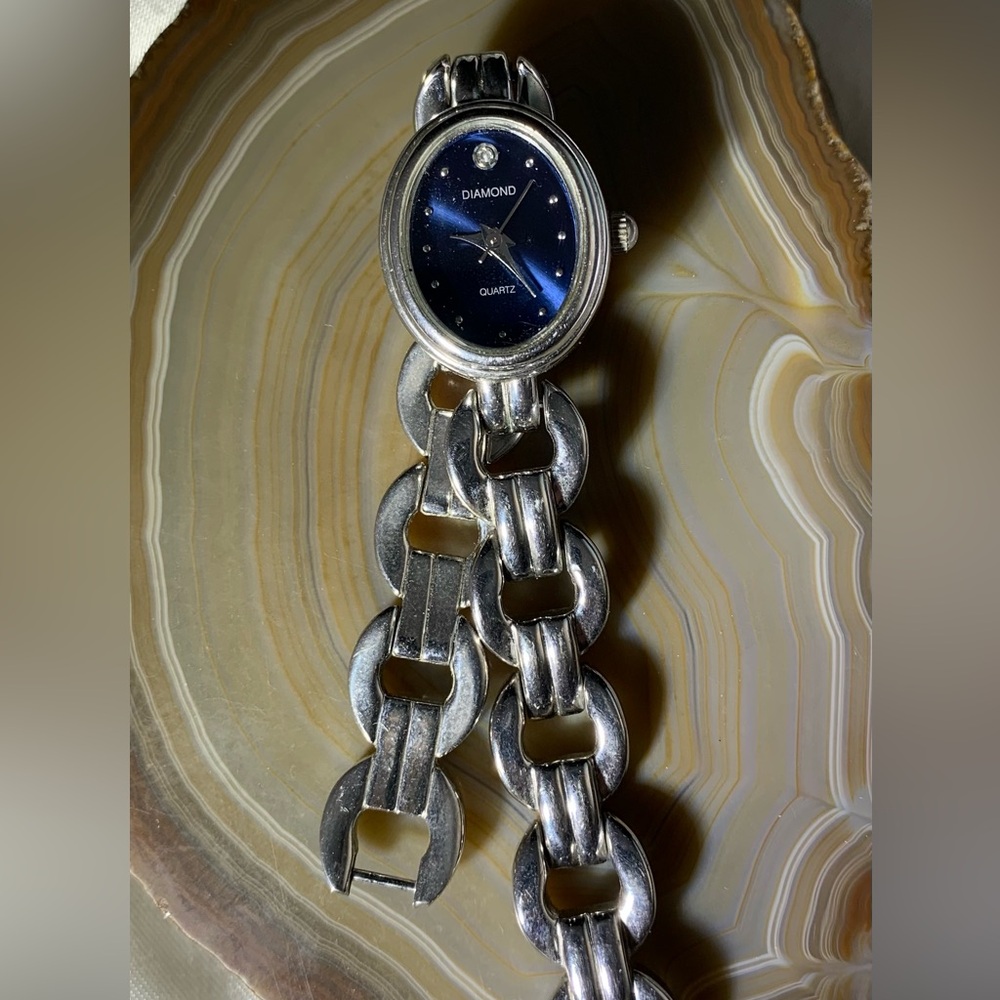 VINTAGE DIAMOND LADIES QUARTZ STAINLESS WATCH